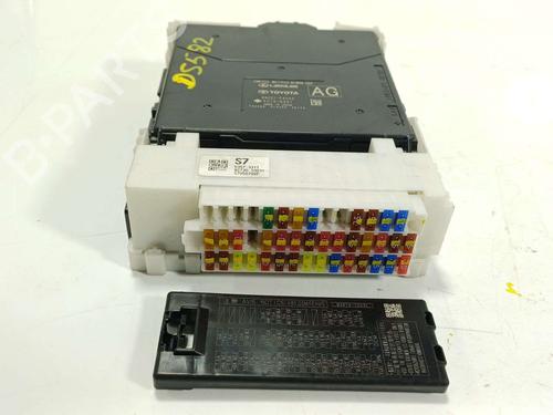 Used Fuse box Fuse box TOYOTA C-HR (_X2_, _H2_) Hybrid (ZYX20) (140 hp) 39908016 39908016