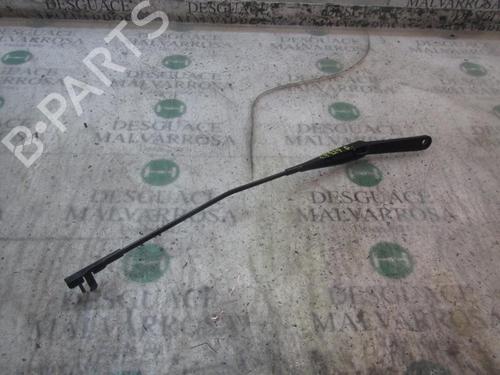 Used Front windshield wiper arm Front windshield wiper arm 3832631 3832631