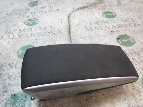 Used Armrest / Center console Armrest / Center console TOYOTA VERSO (_R2_) 2.0 D-4D (AUR20_, AUR20R) (126 hp) 7152272 7152272