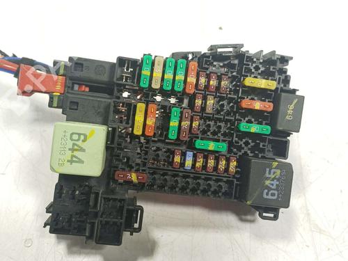 Used Fuse box Fuse box 38546388 38546388