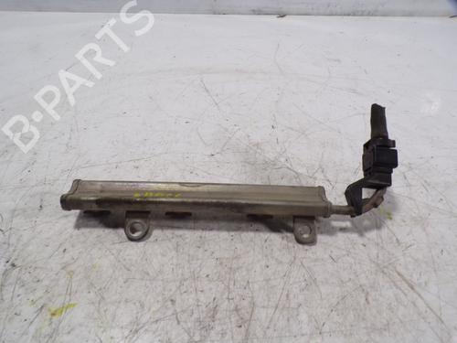Used Injection rail TOYOTA IQ (_J1_) 1.0 (KGJ10_, KGJ10R) (68 hp) 8420546