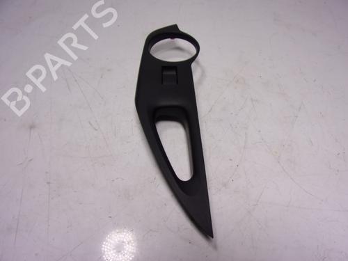 Used Right rear window switch Right rear window switch TOYOTA COROLLA Cross (ZVG1_, ZSG1_, MXGH1_, MXGA1_) 1.8 Hybrid (ZVG13) (140 hp) 15880708 15880708