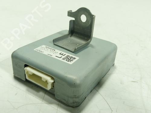 Used Electronic module Electronic module TOYOTA HIGHLANDER (GSU7_, AXUH7_, TXUA7_) 2.5 Hybrid AWD (AXUH78) (246 hp) 32294176 32294176