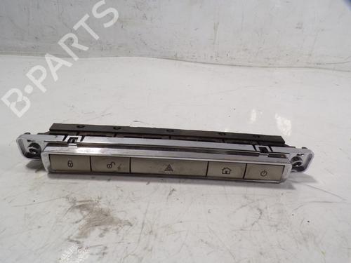 warning-switch-jaguar-xf-i-x250-8x2311b650ab-2008-2009-2010-2011-2012-2013-2014-2015-9831213 main image