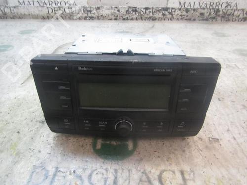 Used Radio Radio SKODA OCTAVIA II (1Z3) 1.9 TDI (105 hp) 3831791 3831791