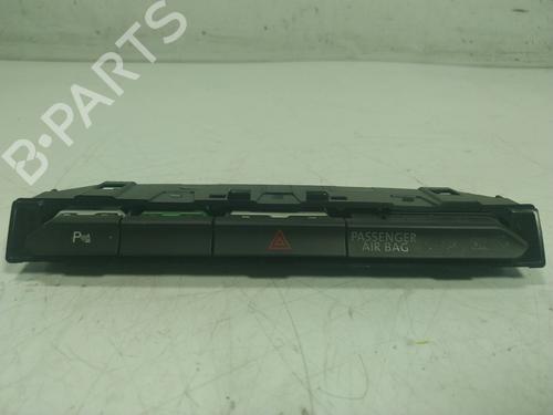 Used Warning switch Warning switch VW ARTEON (3H7, 3H8) 2.0 TDI (150 hp) 16665738 16665738