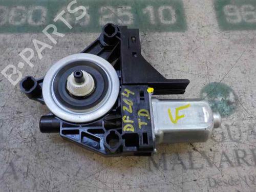 Rudehejsemotor bagstkærm højre VOLVO S60 II (134) D3 (163 hp) 6301743