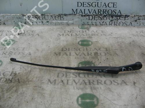 Used Front windshield wiper arm FIAT BRAVO I (182_) 1.9 JTD 105 (105 hp) 3745645
