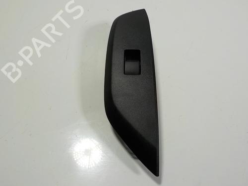 Used Right front window switch TOYOTA YARIS CROSS (MXP_) [2020-2025]  12226642