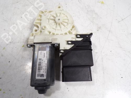 Rudehejsemotor bagstkærm højre SEAT LEON (1P1) 1.6 TDI | BP8391395E22 