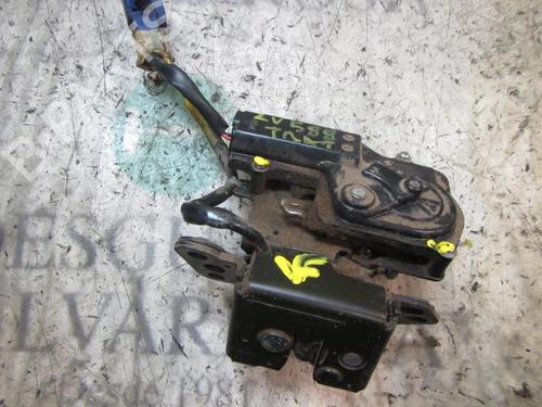 Bagklap lås Bagklap lås TOYOTA YARIS (_P9_) 1.4 D-4D (NLP90_, NLP90R) (90 hp) 3834467 3834467