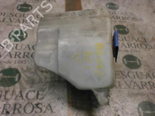 Used Windscreen washer tank Windscreen washer tank VW PASSAT B3/B4 (3A2, 35I) 2.0 (115 hp) 7409426 7409426