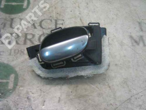 Used Front right interior door handle Front right interior door handle PEUGEOT 206 Hatchback (2A/C) 1.4 i (75 hp) 3740948 3740948