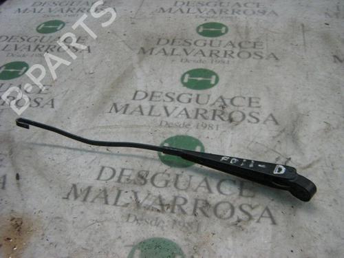 Used Front windshield wiper arm NISSAN TRADE Van 75 (75 hp) 3792683