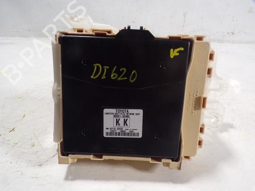 Fuse box TOYOTA AURIS (_E18_) 1.8 Hybrid (ZWE186_, ZWE186R) | BP8933594E1 