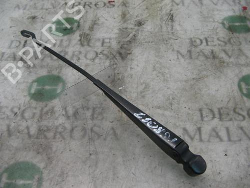 Used Front windshield wiper arm FORD FIESTA III (GFJ) [1989-1997]  3734825