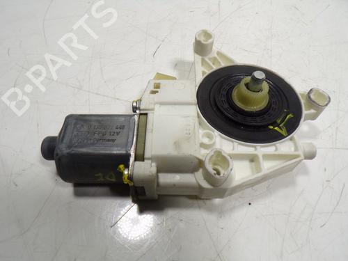 Portierruitmotor linksvoor MERCEDES-BENZ C-CLASS (W204) [2007-2015]  15277516