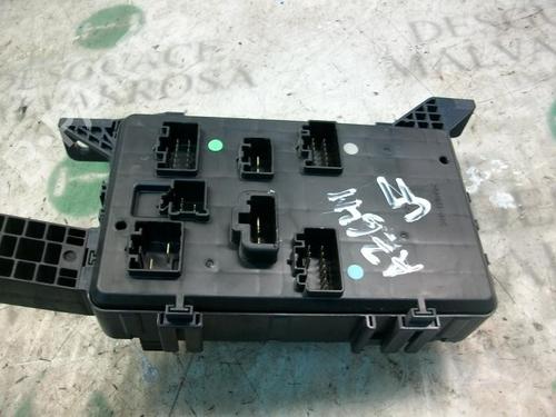 Used Fuse box Fuse box FORD MONDEO III (B5Y) 2.0 16V TDDi / TDCi (115 hp) 3752684 3752684
