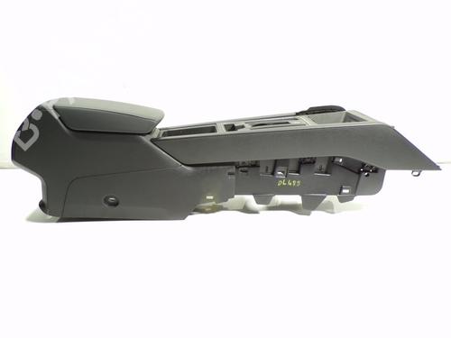 Used Armrest / Center console Armrest / Center console CUPRA LEON Sportstourer (KL8, KU8, KUD) 2.0 TSI 4Drive (310 hp) 15066996 15066996