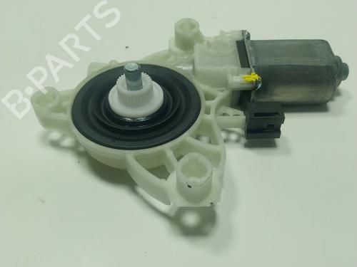 Moteur de lève-vitre avant droit MERCEDES-BENZ A-CLASS (W177) A 250 e (177.086) (218 hp) 19429070