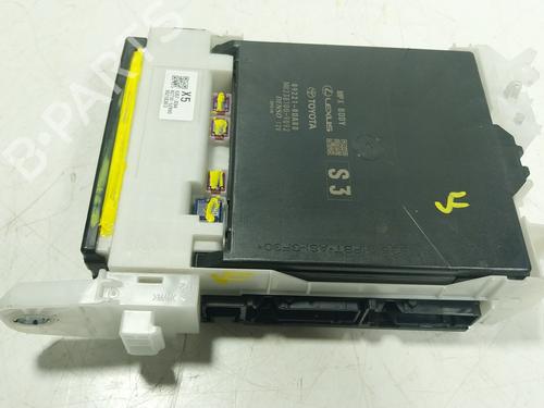 Used Fuse box TOYOTA YARIS (_P21_, _PA1_, _PH1_) 1.5 Hybrid (MXPH10, MXPH11) (116 hp) 31132062