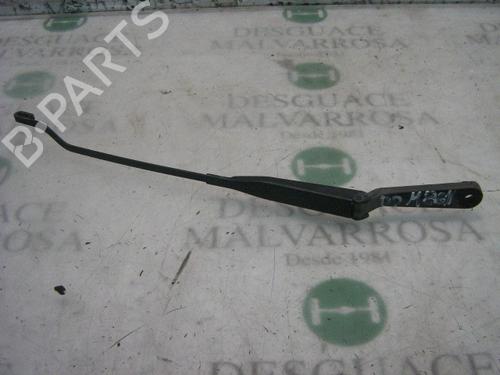 Used Front windshield wiper arm NISSAN MICRA II (K11) 1.0 i 16V (K11) (54 hp) 3794096