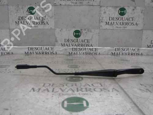 Used Front windshield wiper arm Front windshield wiper arm FIAT LINEA (323_, 110_) 1.3 D Multijet (323AXB11, 323AXB1A) (90 hp) 3830941 3830941