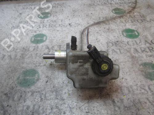 Used Brake master cylinder VW TOURAN (1T1, 1T2) 2.0 TDI 16V (140 hp) 3839735