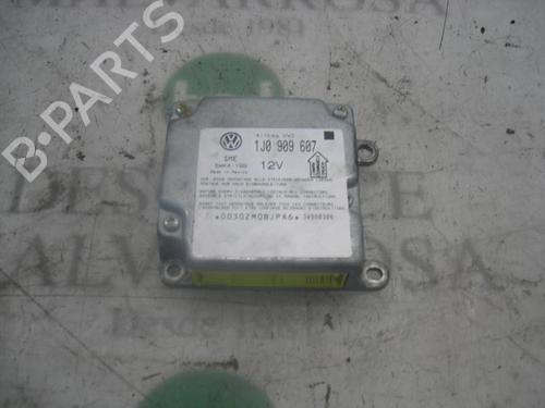 Kollisjonspute styreenhet VW PASSAT B5 (3B2) 1.9 TDI (110 hp) 3747684