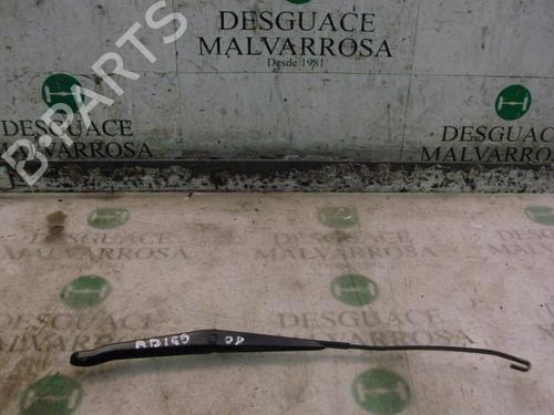 Used Front windshield wiper arm Front windshield wiper arm FIAT PUNTO (188_) 1.9 JTD 80 (188.237, .257, .337, .357) (80 hp) 3747211 3747211
