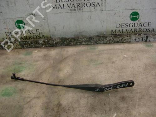 Used Front windshield wiper arm OPEL ASTRA H (A04) 1.6 (L48) (105 hp) 3776199