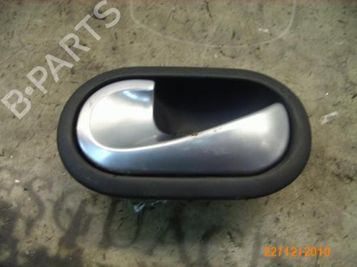 Venstre foran invendig håndtak RENAULT SCÉNIC II (JM0/1_) 1.9 dCi (JM0G, JM12, JM1G, JM2C) (120 hp) 3783491
