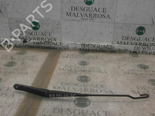 Used Front windshield wiper arm FIAT STILO (192_) 1.9 JTD (192_XE1A) (115 hp) 4032051