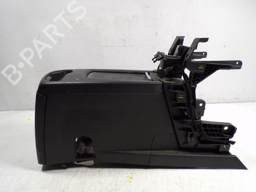 Used Armrest / Center console PEUGEOT 5008 (0U_, 0E_) 1.6 HDi (110 hp) 8853849