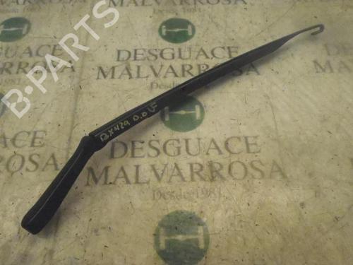 Used Front windshield wiper arm Front windshield wiper arm ALFA ROMEO 147 (937_) 1.9 JTD (937.AXD1A, 937.BXD1A, 937.AXV1A, 937.BXB1A,... (115 hp) 3805066 3805066