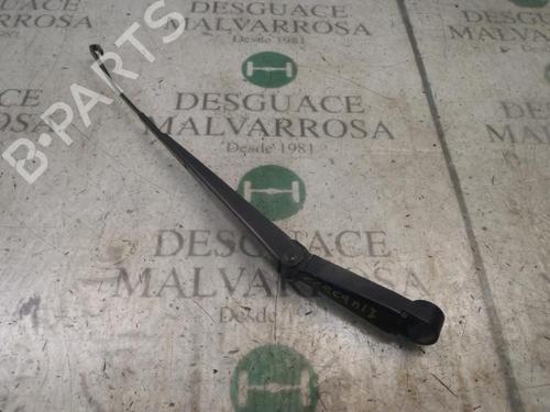 Used Front windshield wiper arm NISSAN NAVARA NP300 (D40) 2.5 dCi (174 hp) 3811152