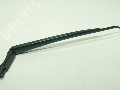 Used Front windshield wiper arm TOYOTA YARIS CROSS (MXP_) 1.5 Hybrid (MXPJ10) (116 hp) 28539735