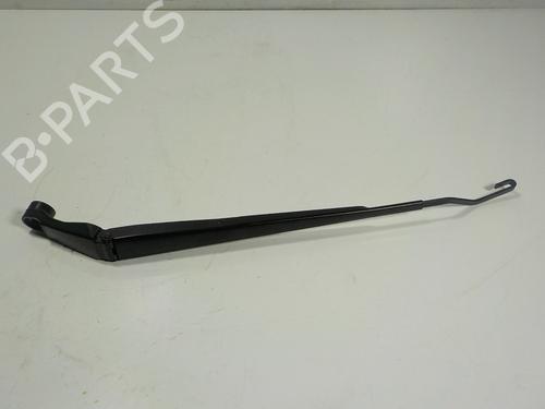 Used Front windshield wiper arm TOYOTA YARIS (_P21_, _PA1_, _PH1_) 1.5 Hybrid (MXPH11) (92 hp) 11193668
