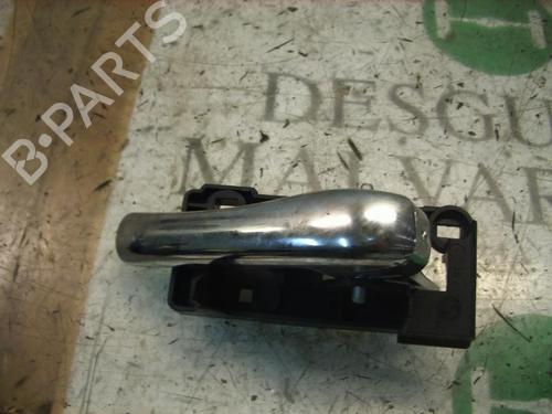 Højre fortil invendig håndtag Højre fortil invendig håndtag ALFA ROMEO 147 (937_) 1.6 16V T.SPARK ECO (937.AXA1A, 937.BXA1A) (105 hp) 3734571 3734571
