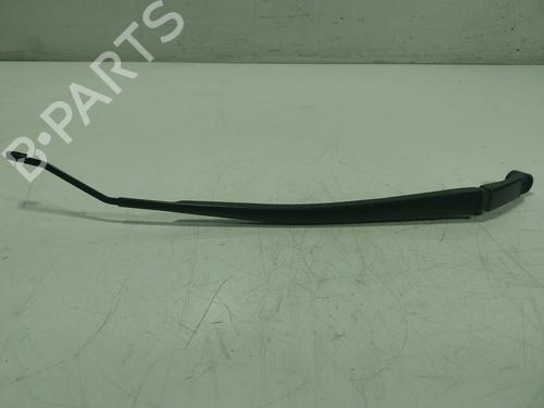 Used Front windshield wiper arm TOYOTA YARIS CROSS (MXP_) 1.5 Hybrid (MXPJ10) (116 hp) 18693442