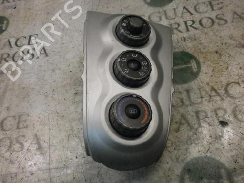 climate-control-toyota-yaris-_p1_-1999-2000-2001-2002-2003-2004-2005-3786691 main image