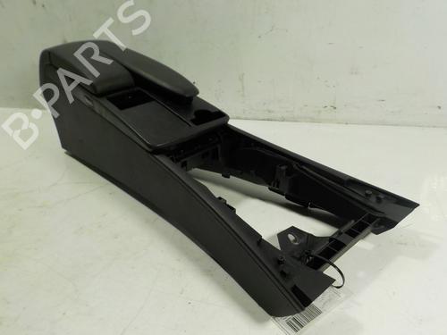 Used Armrest / Center console Armrest / Center console MERCEDES-BENZ C-CLASS (W204) C 220 CDI (204.002) (170 hp) 7855739 7855739