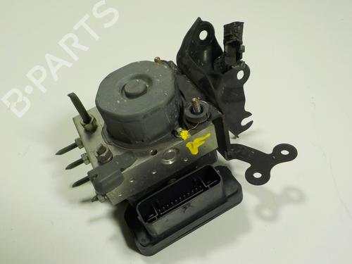 Used ABS pump TOYOTA AURIS (_E18_) 1.4 D-4D (NDE180_, NDE180R) (90 hp) 13379045