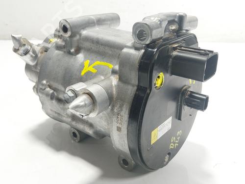 Used AC compressor AC compressor TOYOTA YARIS (_P21_, _PA1_, _PH1_) 1.5 Hybrid (MXPH10, MXPH11) (116 hp) 31800765 31800765