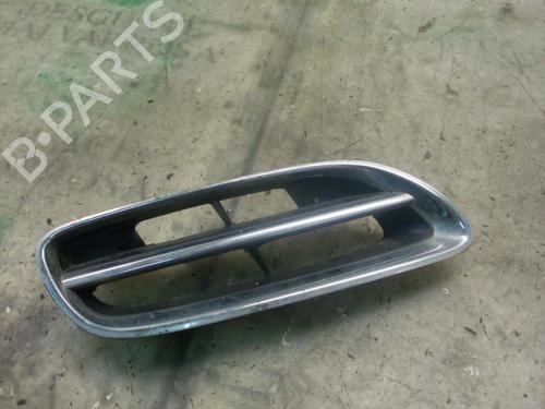 Used Grille NISSAN MICRA II (K11) 1.5 D (57 hp) 3762755