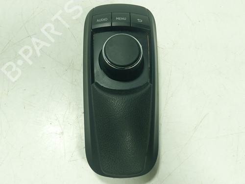 switch-lexus-ct-zwa10_-2010-32492888 main image