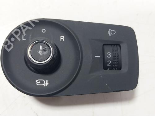 mirror-switch-mg-mg-zs-suv-azs1-2017-27524645 main image