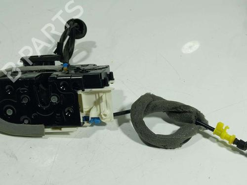 front-left-lock-porsche-taycan-y1a-2019-38567554 main image