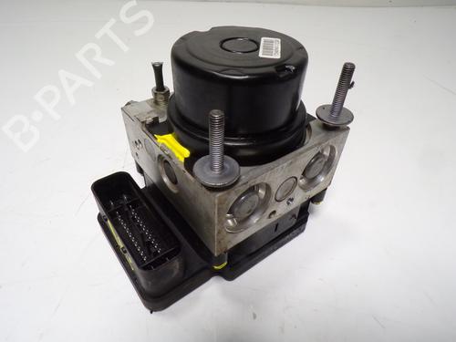 Used ABS pump TOYOTA YARIS (_P13_) 1.0 (KSP130_, KSP130) (69 hp) 13038734