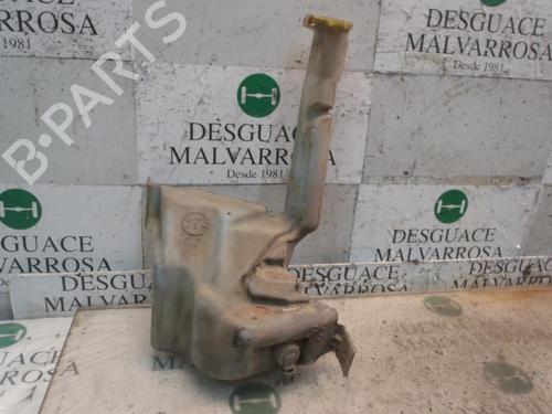Used Windscreen washer tank Windscreen washer tank JEEP GRAND CHEROKEE II (WJ, WG) 3.1 TD 4x4 (140 hp) 7410168 7410168